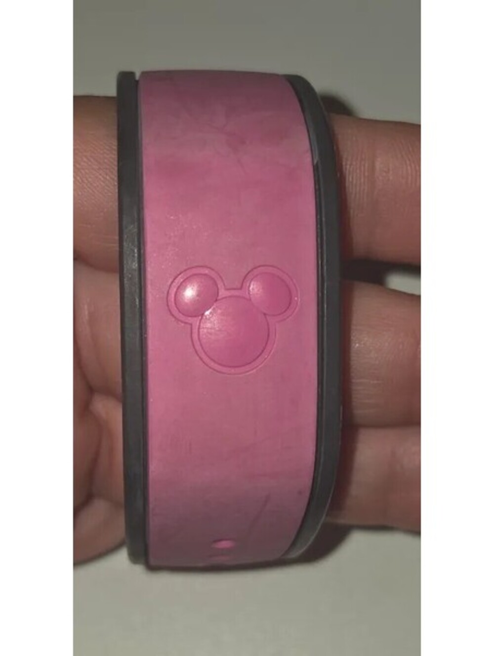 OFFICIAL DISNEY WORLD MAGICBAND 2.0 SOLID PINK GRAY BORDER PRE-OWNED